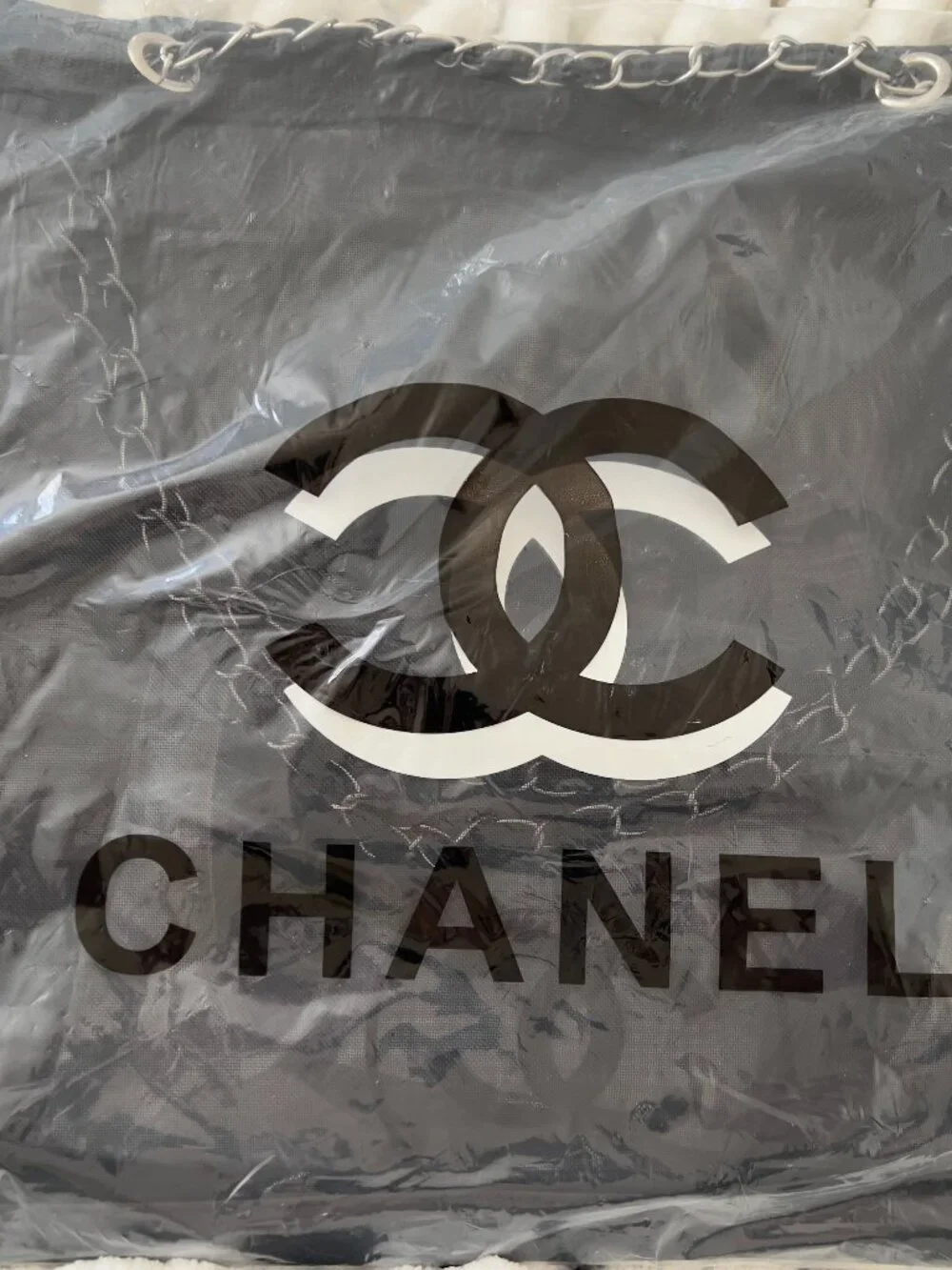 Channel mesh tote this is a Gwp ( gift with purchase) included make up